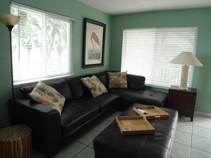 Bay View One Bedroom Condo with 2 Double Beds and Pullout Sofa | 1 bedroom, free WiFi