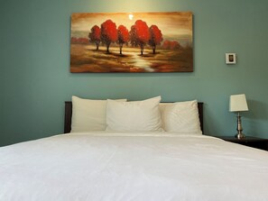 Economy Room, 1 Queen Bed | Desk, free WiFi - Motel des Cèdres (Sherbrooke)