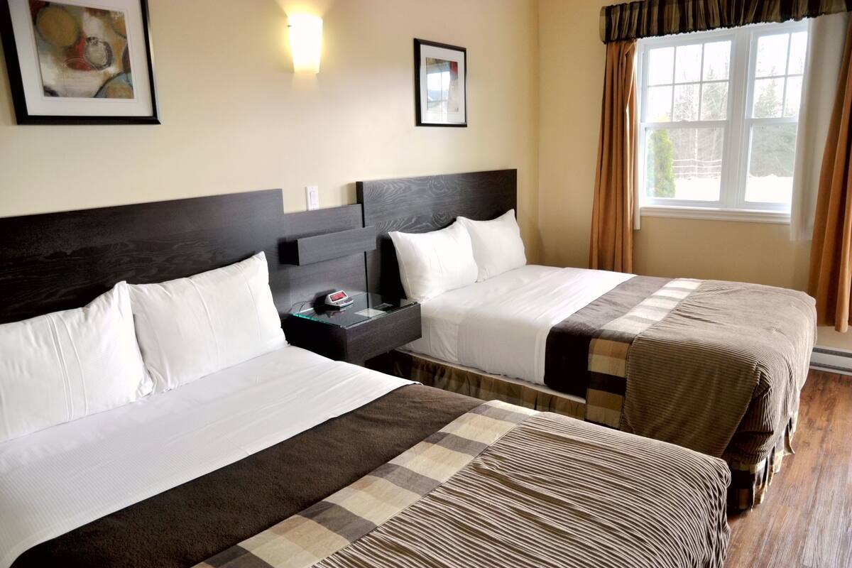 Standard Room, 2 Double Beds | Desk, WiFi (free)