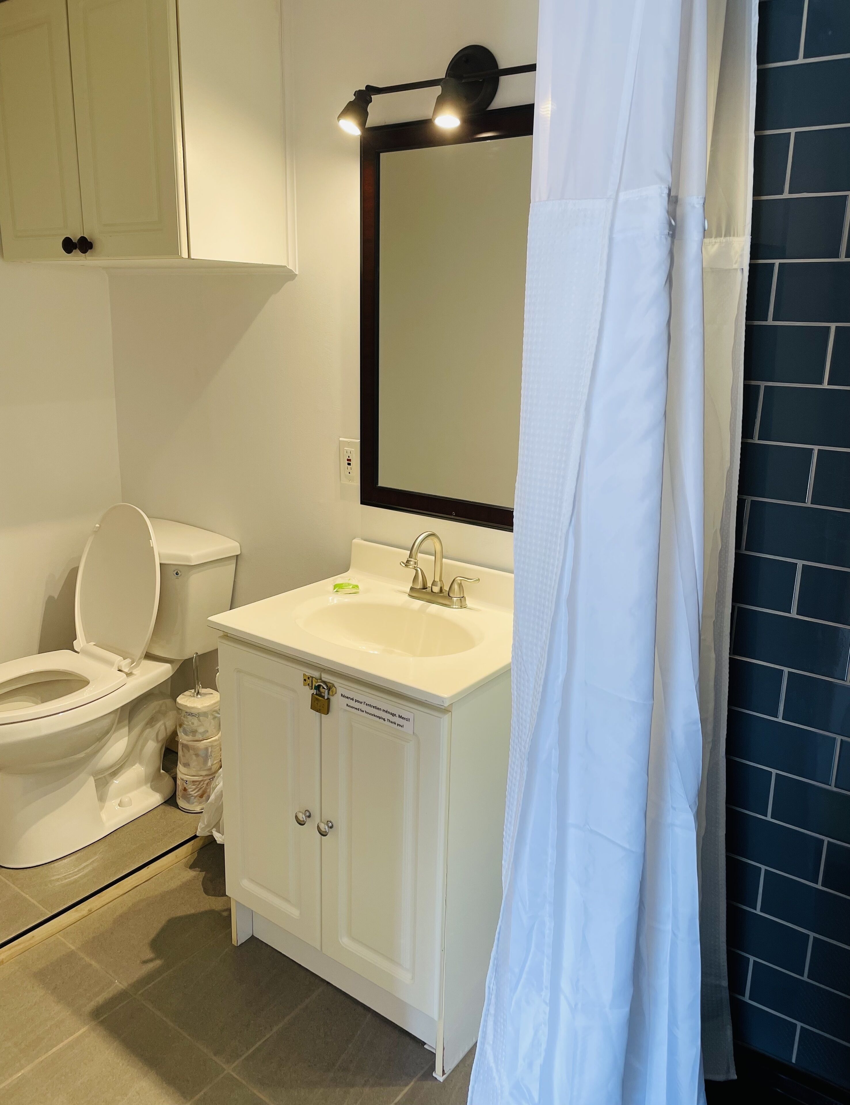 studio, 1 queen bed, terrace | bathroom | free toiletries, hair dryer, towels
