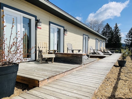 Studio, 1 Queen Bed, Terrace | Terrace/patio. Attitude Montagne
