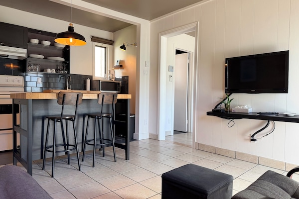 Apartment | Living area | Flat-screen TV
