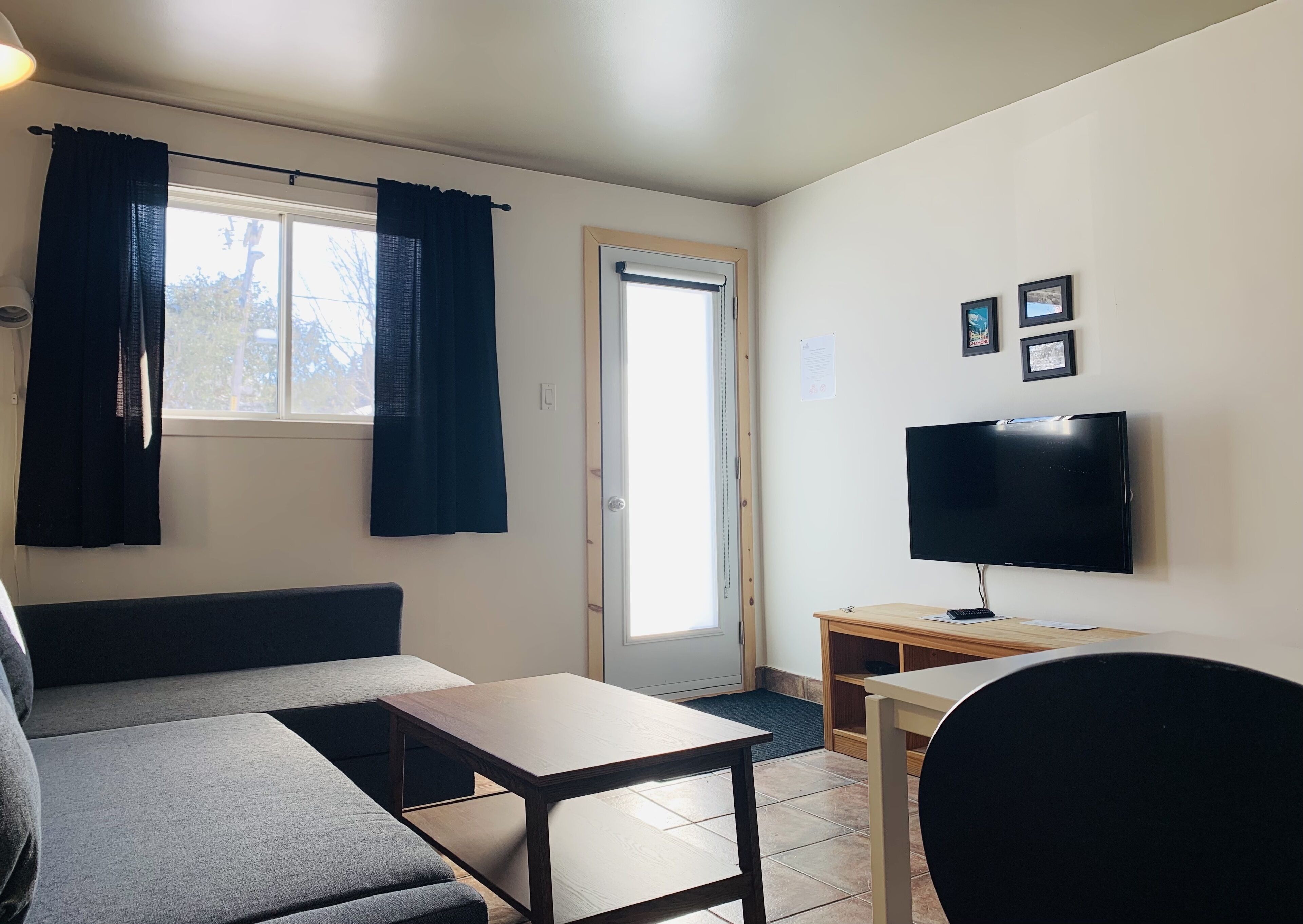 apartment (3 & 4) | living area | flat-screen tv