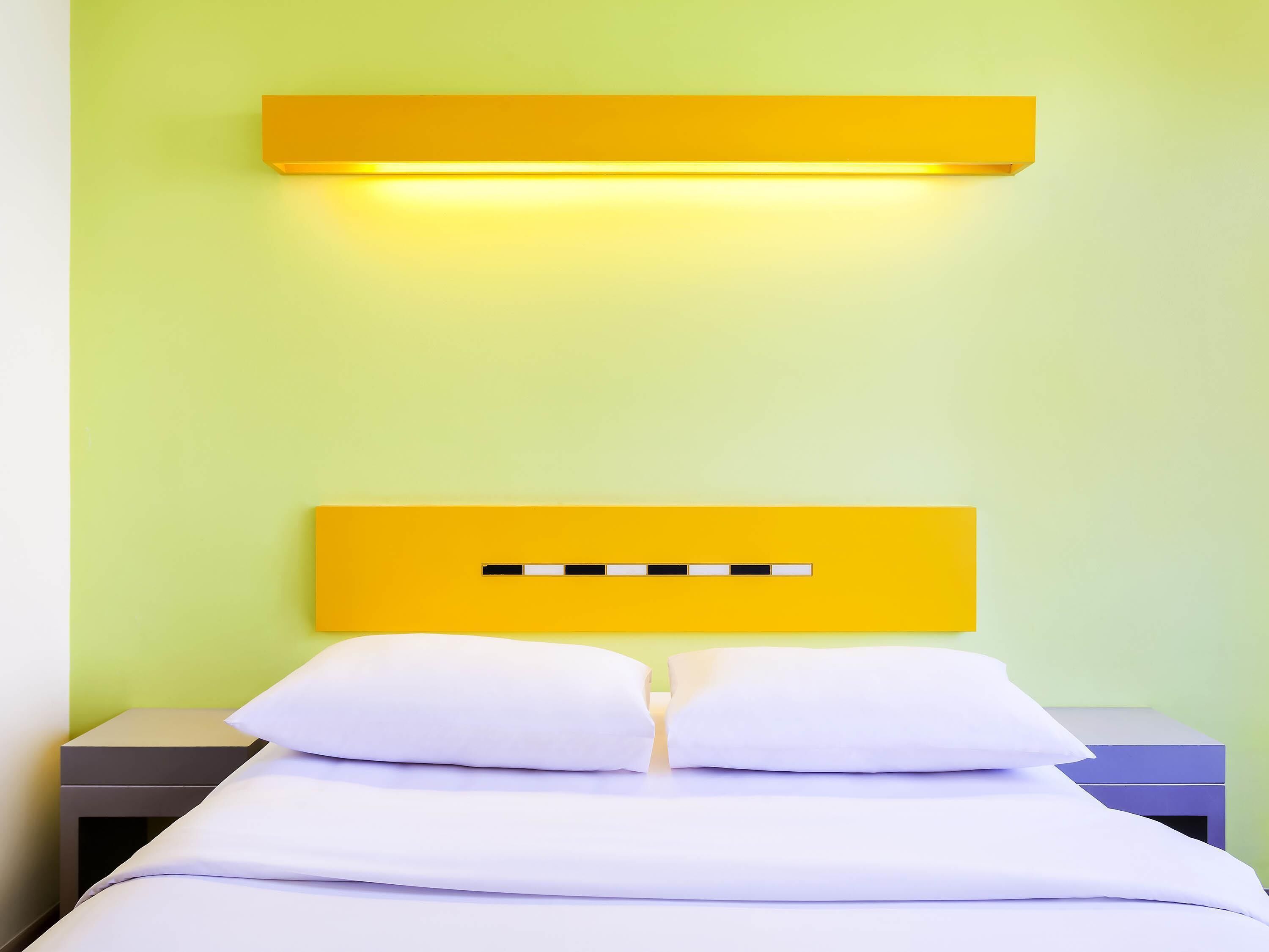 Habitación, 1 cama Queen size | Ropa de cama de alta calidad, escritorio, insonorización y wifi gratis 
