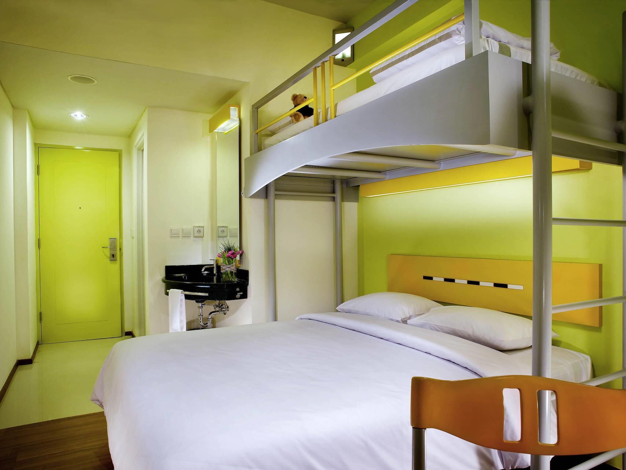 Room, Multiple Beds | Premium bedding, desk, soundproofing, free WiFi