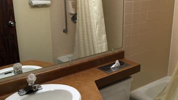 Bathtub, towels