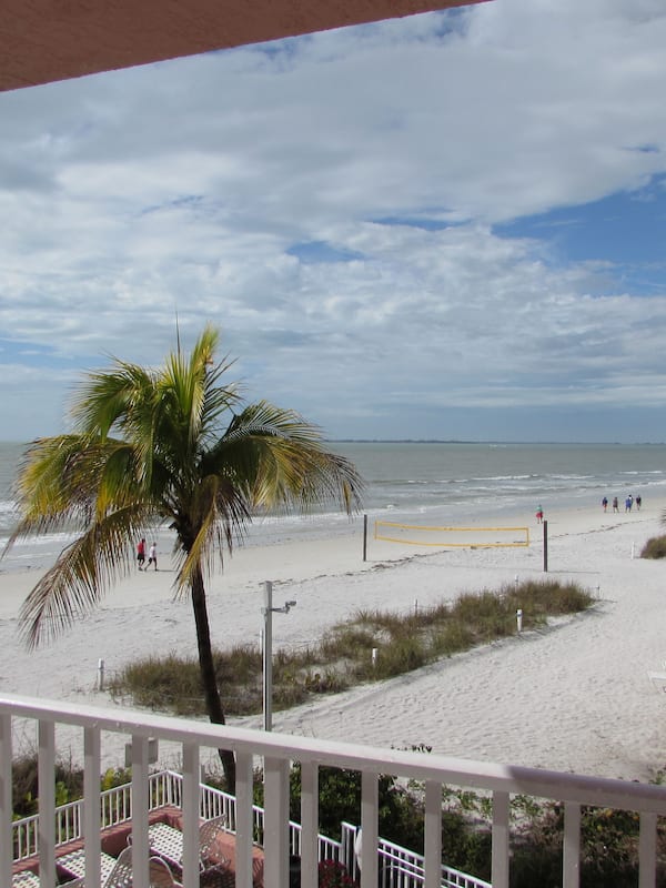 Apartment, 1 King Bed, Partial Ocean View | Balcony