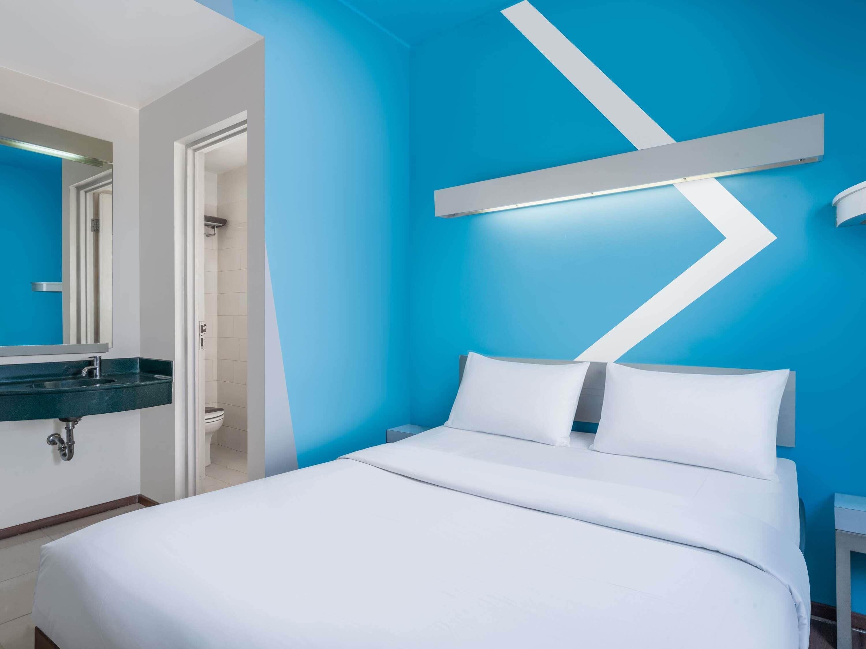 Standard Room, 1 Queen Bed | Premium bedding, desk, free WiFi, bed sheets