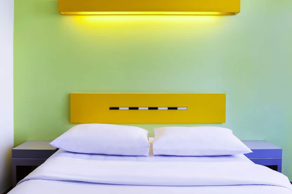 Standard Room, 1 Queen Bed | Premium bedding, desk, free WiFi, bed sheets