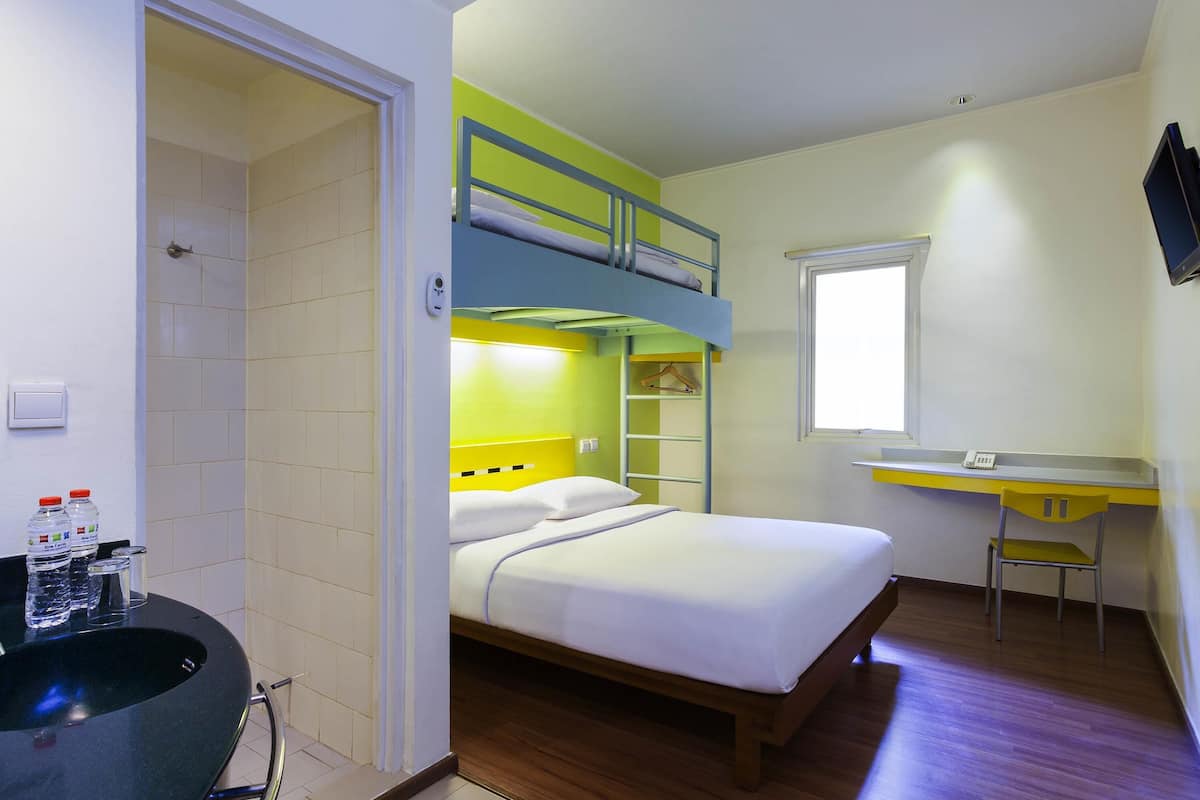 Standard Room, Multiple Beds | Premium bedding, desk, free WiFi, bed sheets