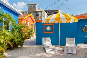 The Blue Lagoon (1 Bedroom/1 Bath) | Terrace/patio - Sunset Inn & Cottages (Treasure Island)