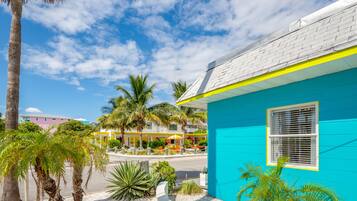 The Gulfview (2 Bedroom/2 Bath) | Terrace/patio