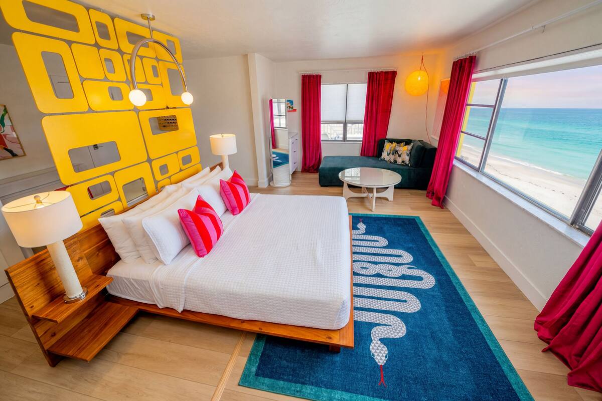 Premium Double Room | Premium bedding, iron/ironing board, WiFi (free), bed sheets