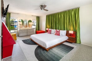 The Lookout Penthouse (1 Bedroom/1 Bath) - This unit is not pet friendly | Egyptian cotton sheets, premium bedding, iron/ironing board, free WiFi