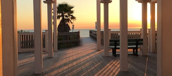 Sunset Inn & Cottages