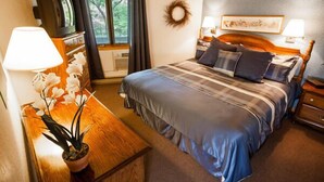 Cribs (free), WiFi (free) - Nordic Lodge (Sister Bay)