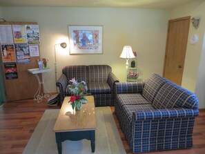 Flat-screen TV - Nordic Lodge (Sister Bay)
