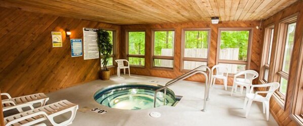 Bañera de hidromasaje cubierta