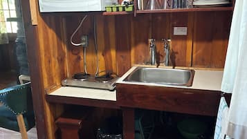 Family Cabin | Private kitchenette | Fridge, microwave, coffee/tea maker, cookware/dishes/utensils