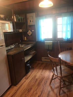 Bungalow familial, 1 chambre | Cuisine privée | Réfrigérateur, four à micro-ondes, cafetière-théière