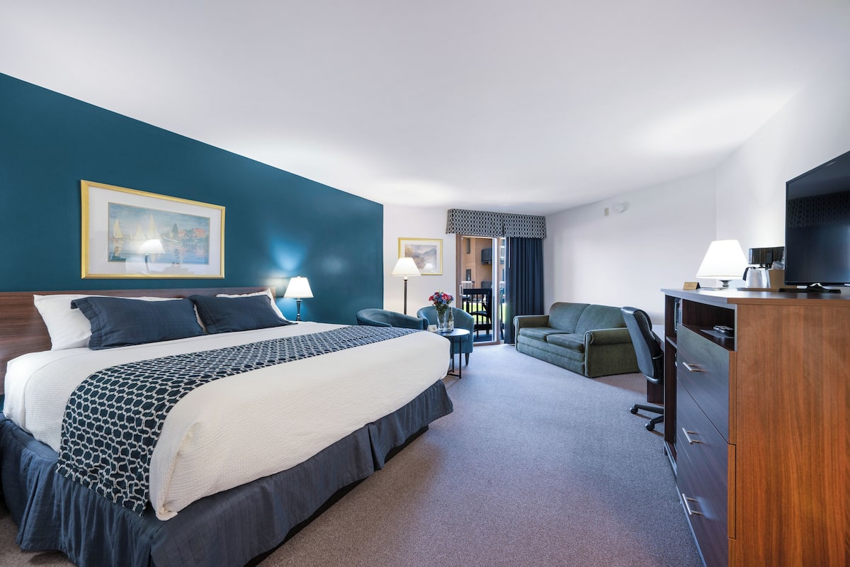 standard room, 1 king bed with sofa bed, harbour view | 1 bedroom, free wifi