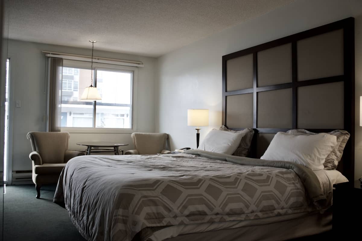 Suite exclusiva, 1 cama Queen size | Escritorio, tabla de planchar con plancha y wifi gratis