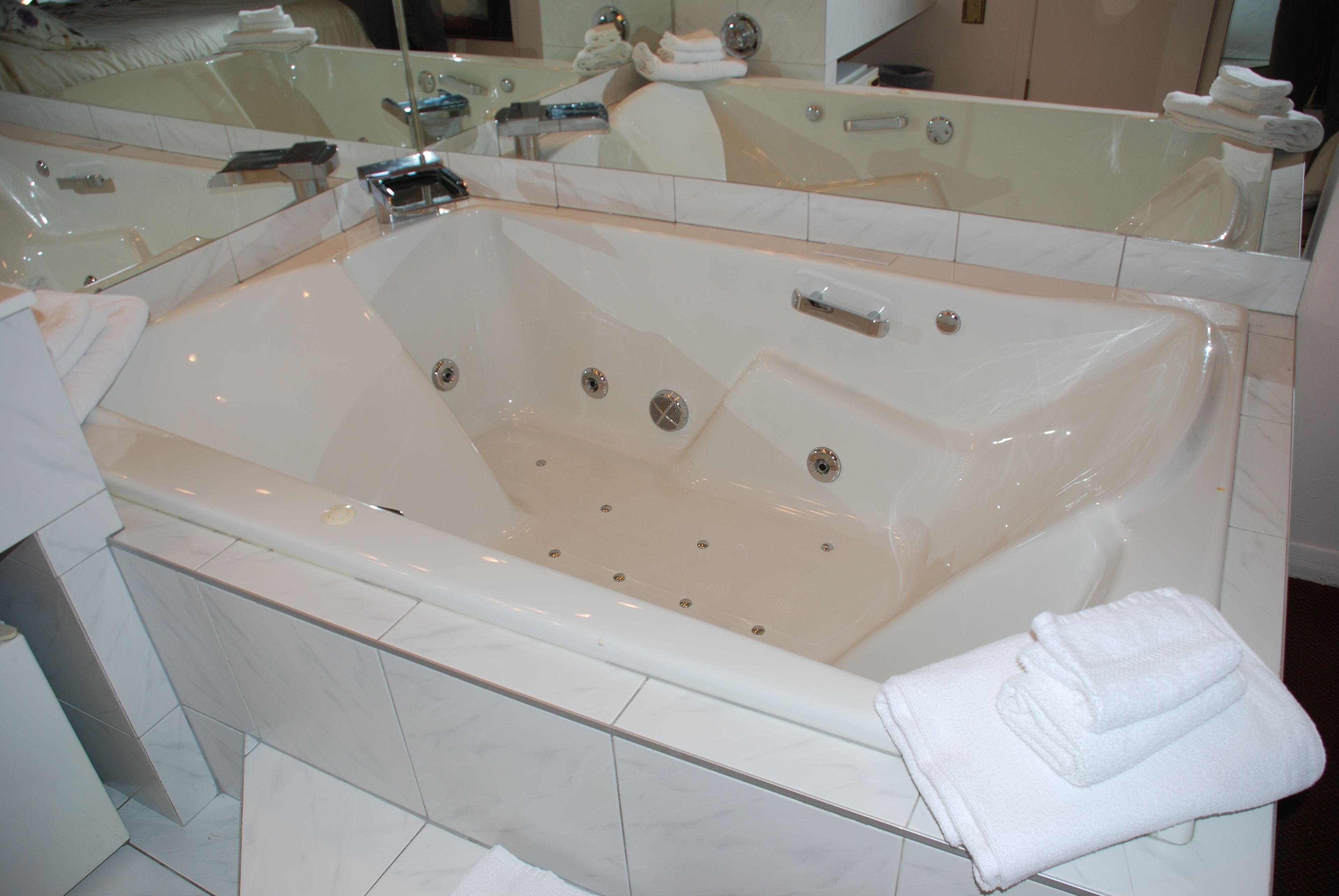 Suite – executive, 1 kingsize-seng, røyk, massasjebadekar | Skrivebord, strykejern/-brett og wi-fi (inkludert)