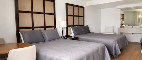 Habitación estándar, no fumadores | Escritorio, tabla de planchar con plancha, wifi gratis y ropa de cama