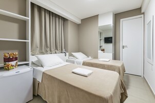 Minibar, cortinas blackout y sistema de insonorización 