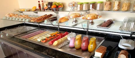 Free daily buffet breakfast