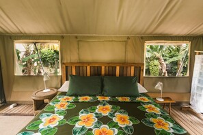 Romantic Tent, Bathtub, Mountain View