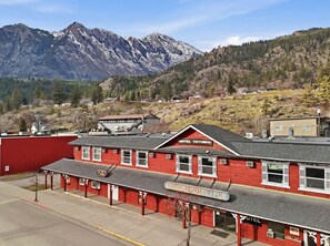 Front of property - Lillooet Hotel Victoria (Lillooet)