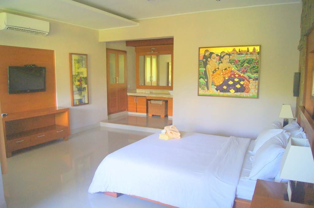 Kamar Deluks | Brankas, meja kerja, dan tempat tidur lipat/tambahan