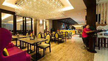 Breakfast, lunch, dinner served; international cuisine