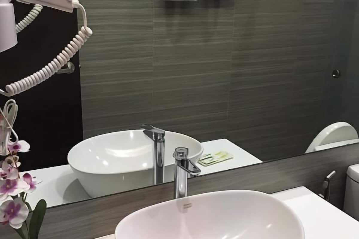Bathroom | Free toiletries, hair dryer, slippers, bidet