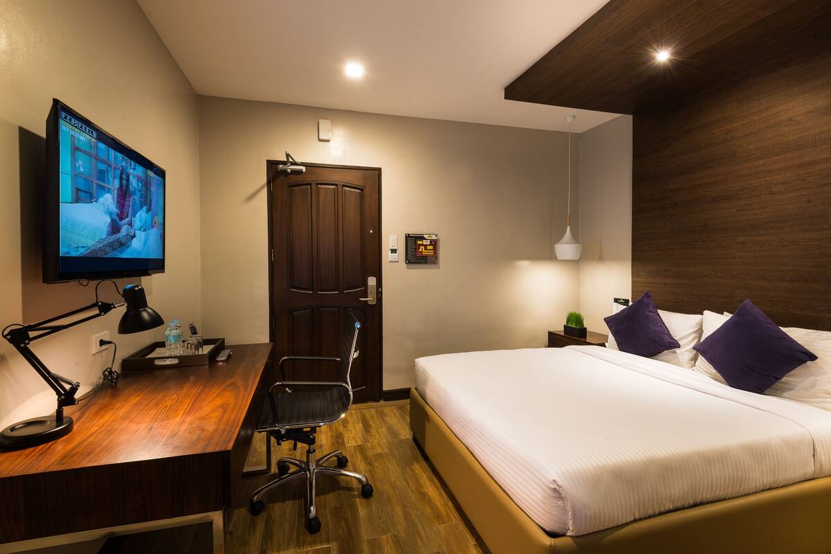 Studio, 1 Double Bed, Non Smoking | In-room safe, desk, blackout drapes, WiFi (free)