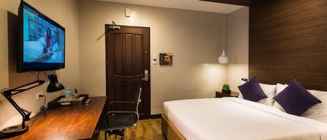 Caja de seguridad en la habitación, escritorio y cortinas blackout