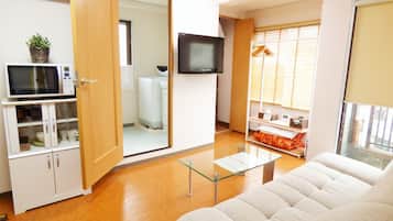 Deluxe Twin Room, Multiple Beds, Non Smoking, Kitchenette | Desk, blackout drapes, free cribs/infant beds, free WiFi