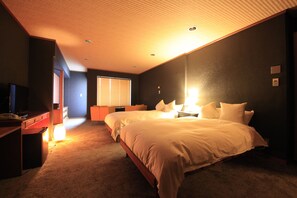 Quarto duplo superior, várias camas, banheiro privativo, vista para a montanha | Cofres nos quartos, individualmente decorados
