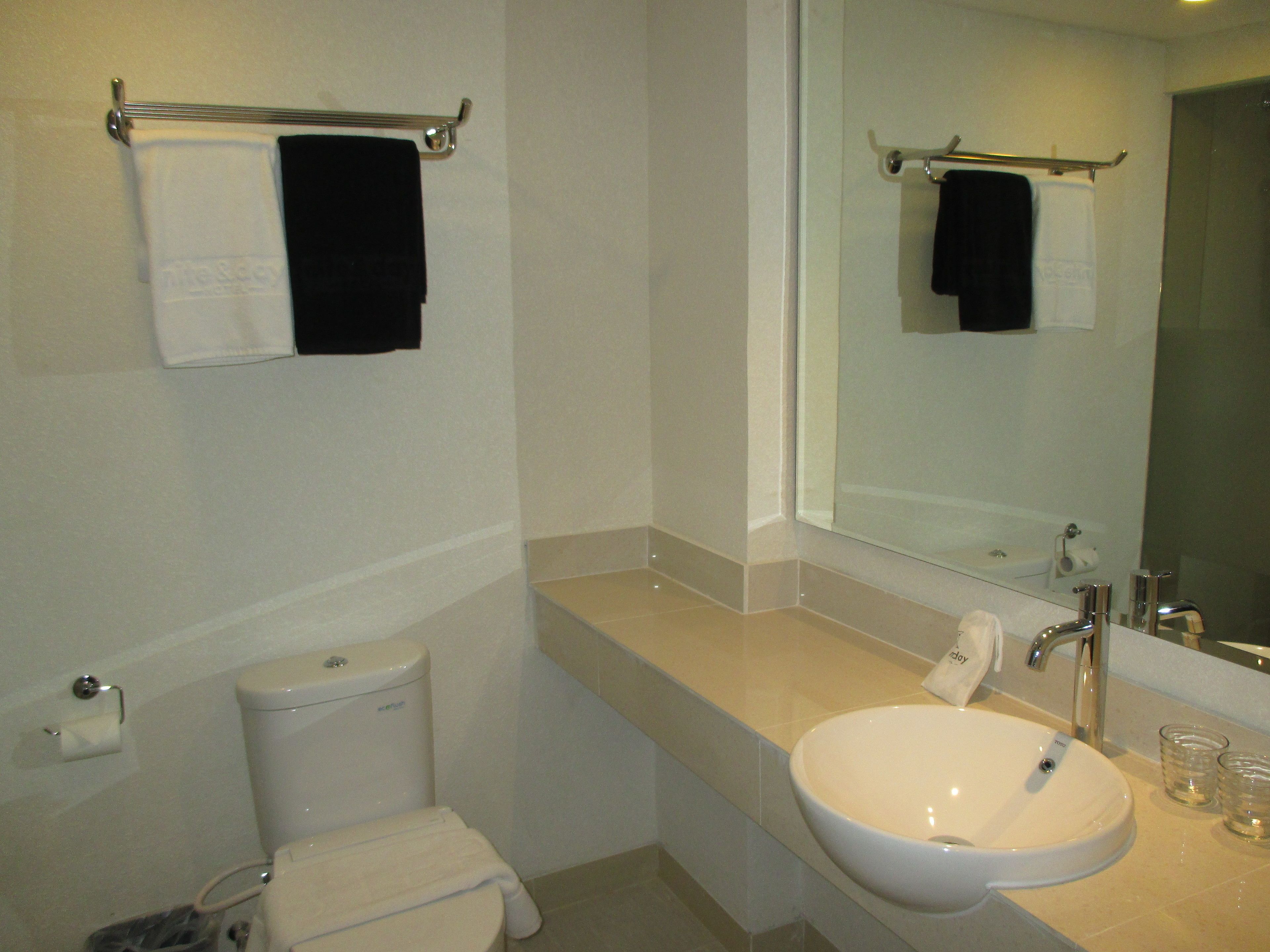 shower, rainfall showerhead, free toiletries, bathrobes