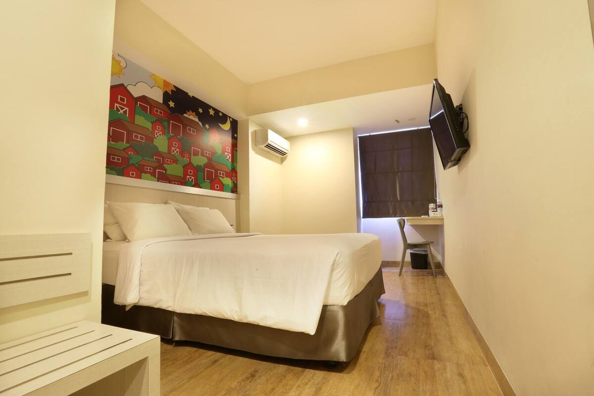 sunny day | 1 bedroom, in-room safe, desk, blackout curtains