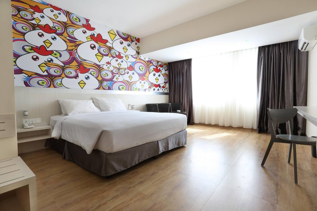 Huone (Sunshine) | 1 makuuhuone, tallelokero huoneessa, työpöytä, pimennysverhot