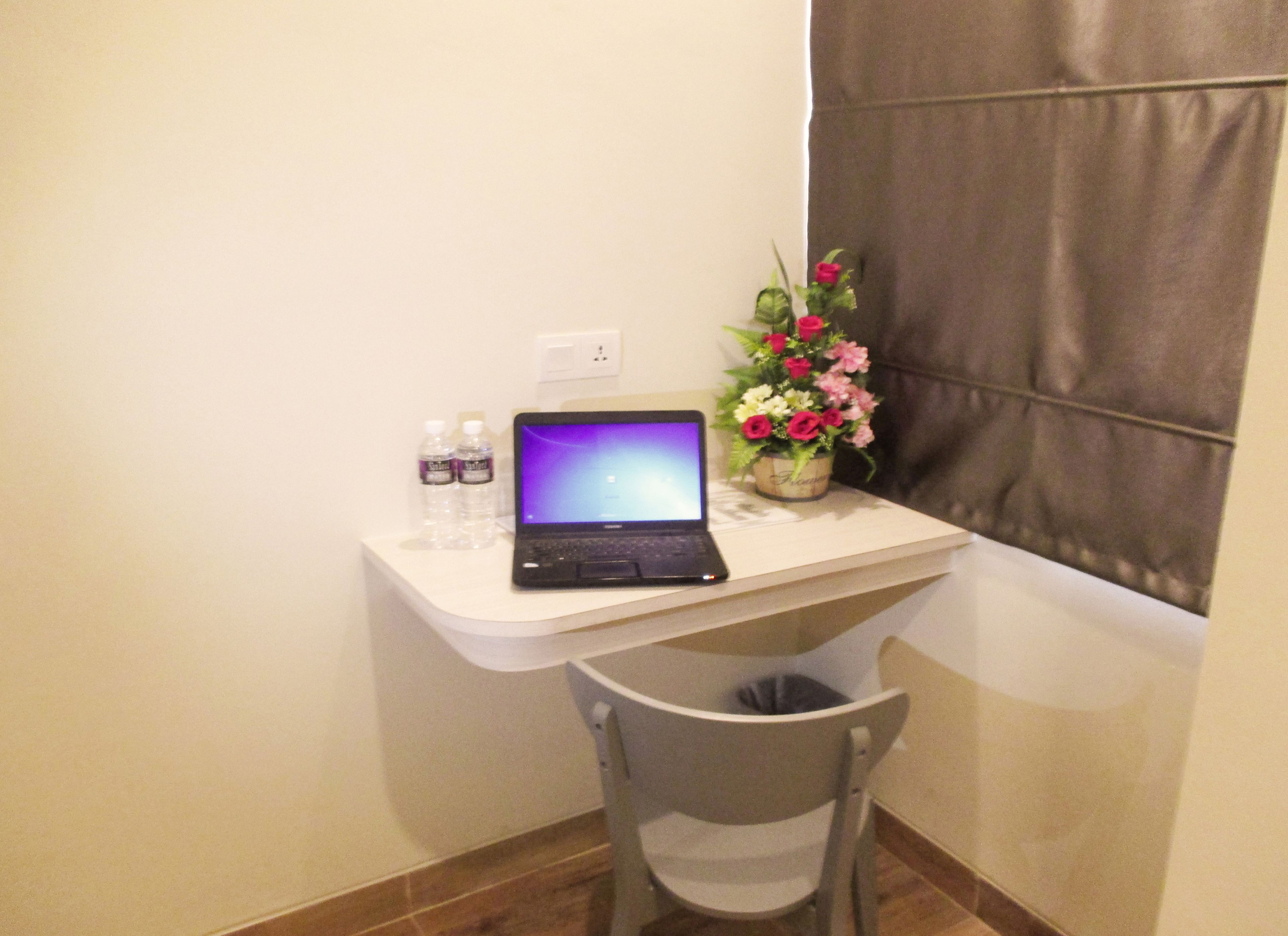 happy day | 1 bedroom, in-room safe, desk, blackout curtains