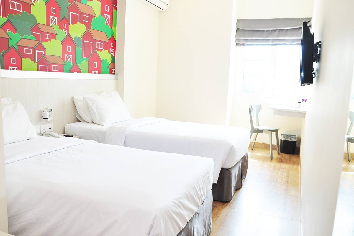 Kahden hengen standard-huone (kaksi sänkyä) (Sunny) | 1 makuuhuone, tallelokero huoneessa, työpöytä, pimennysverhot