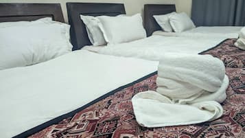 1 habitación, caja de seguridad en la habitación y escritorio