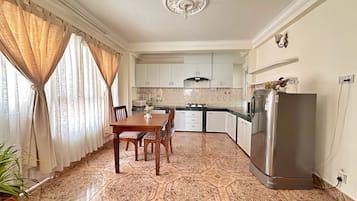 Superior Studio Suite, 1 Bedroom, Kitchen, Courtyard View | Private kitchen