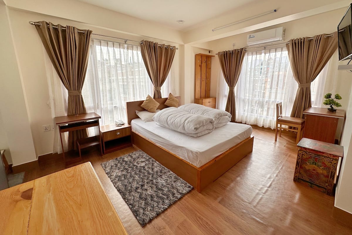 Deluxe Studio | 1 bedroom, in-room safe, individually decorated, individually furnished