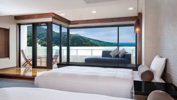 Brankas, meja kerja, Wi-Fi gratis, dan seprai linen