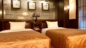 Luxury Twin Room with Tatami Aria | Down comforters, bed sheets