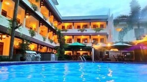 Outdoor pool - Cakra Kembang Hotel (Depok)